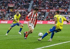 Gelabert, con la camiseta rojiblanca, con Siroko como patrocinador principal, durante el partido contra Las Palmas.