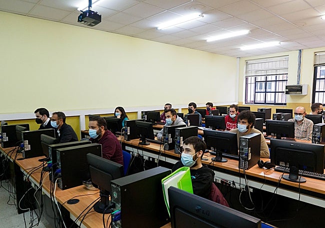 Imagen de archivo de la primera promoción de ciberseguridad en el CIFP de Avilés.