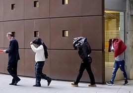 Los tres narcos que han quedado en libertad provisional.