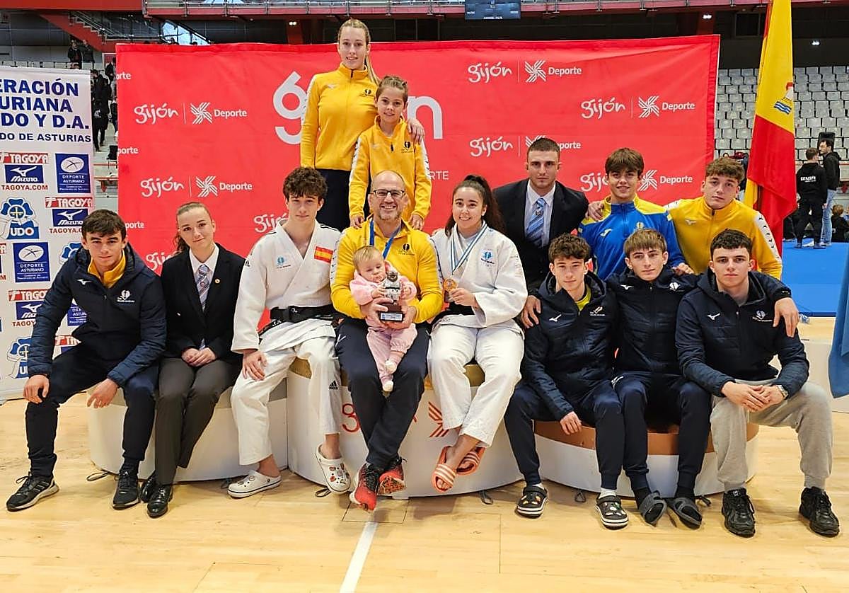 Expedición al completo del Club Óscar Fernández, con un oro y un quinto puesto.