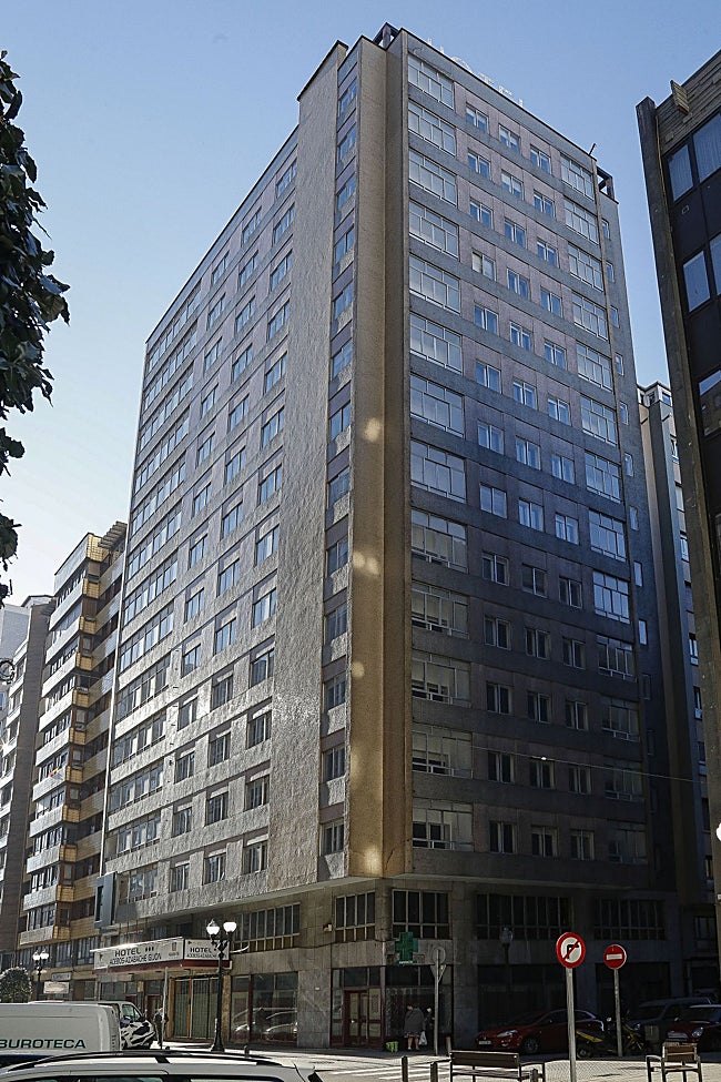 Estado actual del edificio de la calle Alfredo Truan de Gijón.