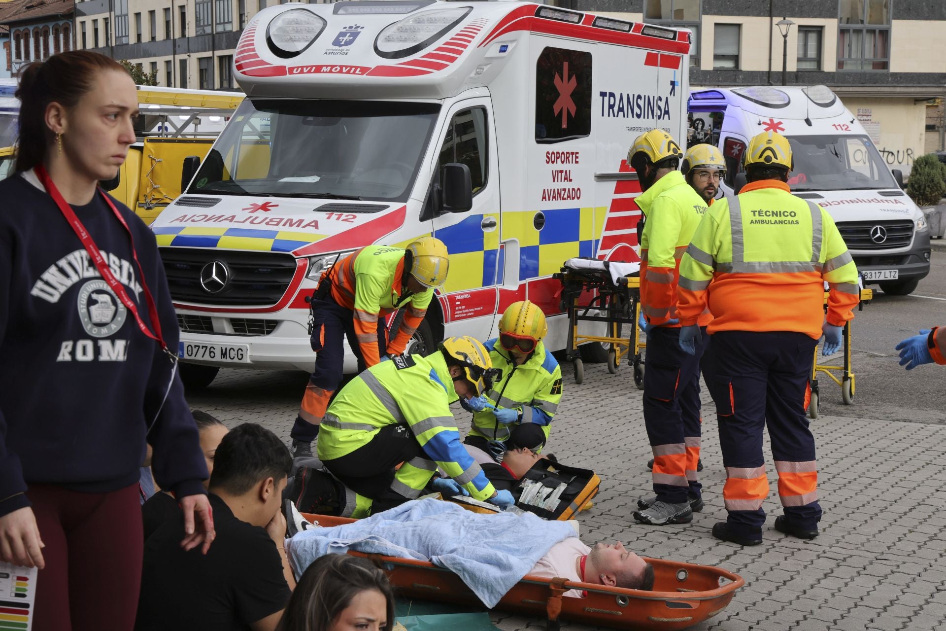 Espectacular simulacro de accidente con víctimas en Langreo