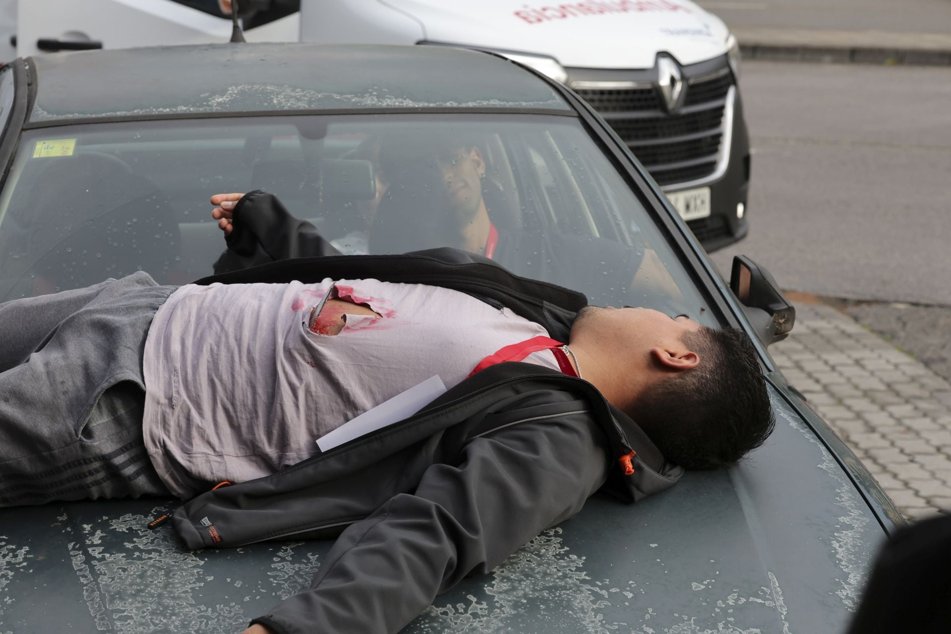 Espectacular simulacro de accidente con víctimas en Langreo