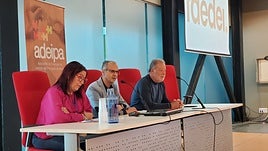 El edil de Empleo, Juan Carlos Guerrero (centro) intervino en la clausura del encuentro de inserción.