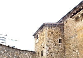 Los muros defensivos de la sala capitular de la Catedral.
