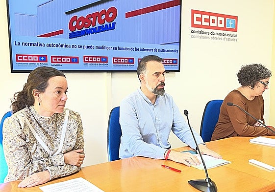 Bibiana Martínez, secretaria comarcal de Siero-Piloña; José Manuel Zapico, secretario general de CC OO Asturias, y Olga Ruíz, responsable de la federación de Servicios.