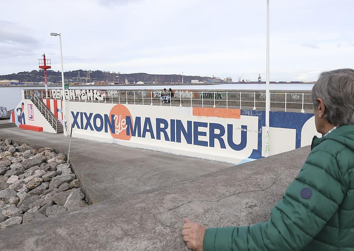 Imagen secundaria 1 - Recuerdo a Rambal, en el nuevo mural del Puerto Deportivo de Gijón