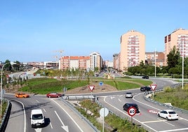 Glorieta de acceso a Gijón por la autopista 'Y', donde se produjo el accidente.