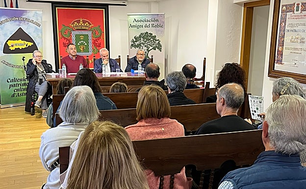 El público siguiendo la tertulia.