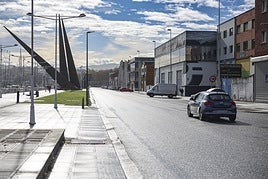 El tráfico un domingo a la una y media de la tarde en Conde Guadalhorce poco tiene que ver con la intensidad de cualquier día de diario con una media de 7.000 vehículos.