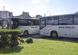 Autocares de ALSA, en la estación de Avilés.