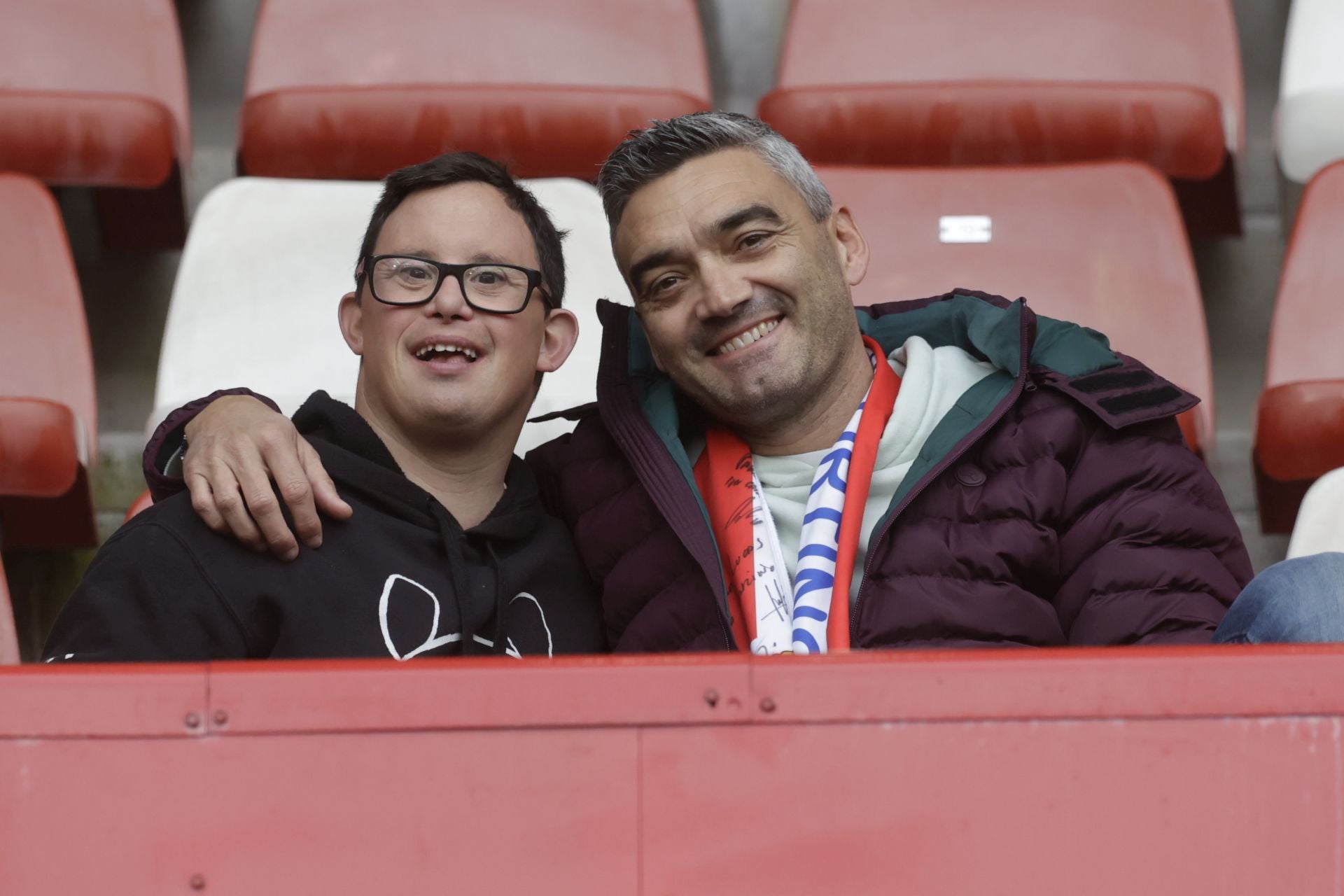 Fotos | ¿Estuviste en El Molinón en el Sporting de Gijón - Eibar? ¡Búscate!