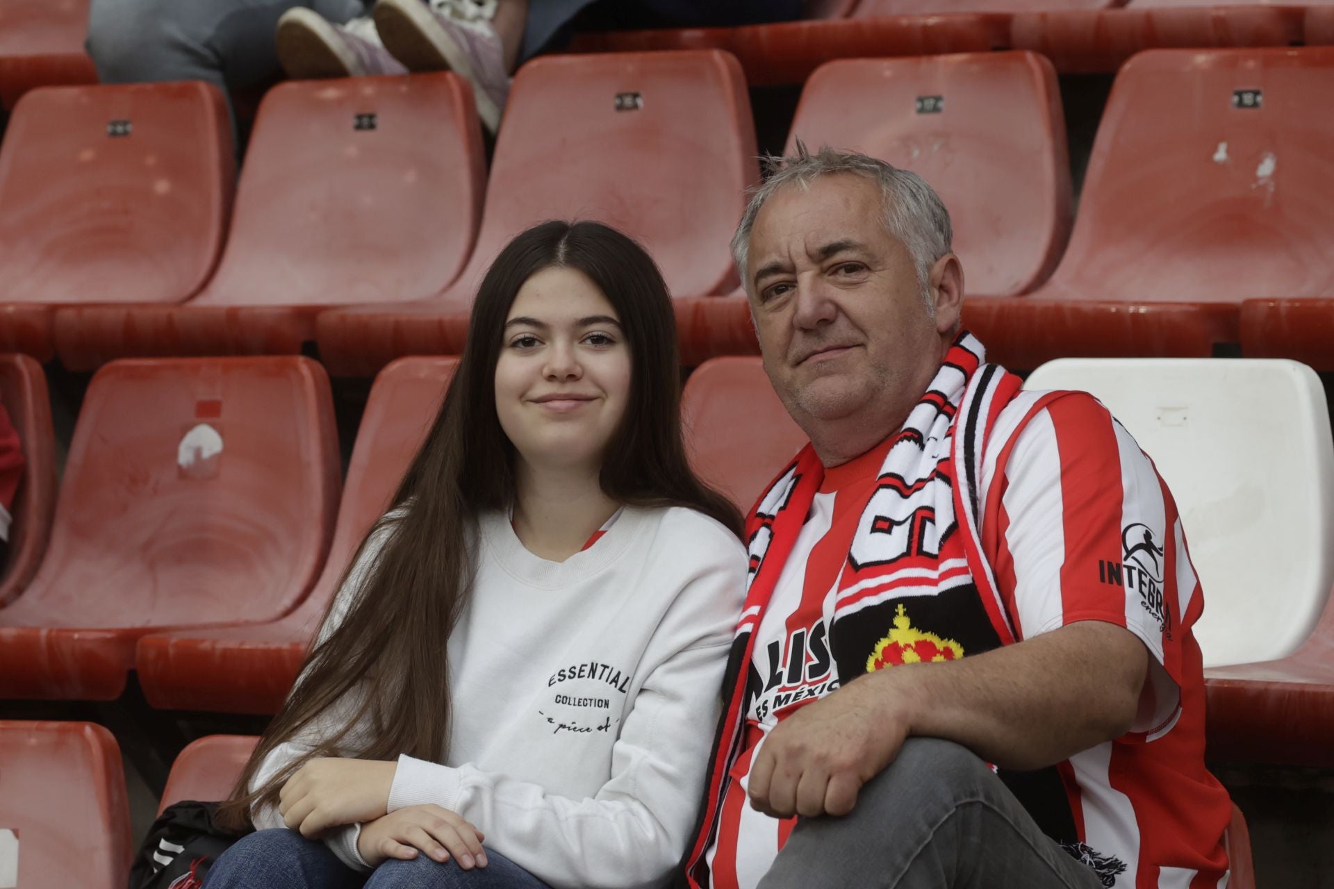 Fotos | ¿Estuviste en El Molinón en el Sporting de Gijón - Eibar? ¡Búscate!