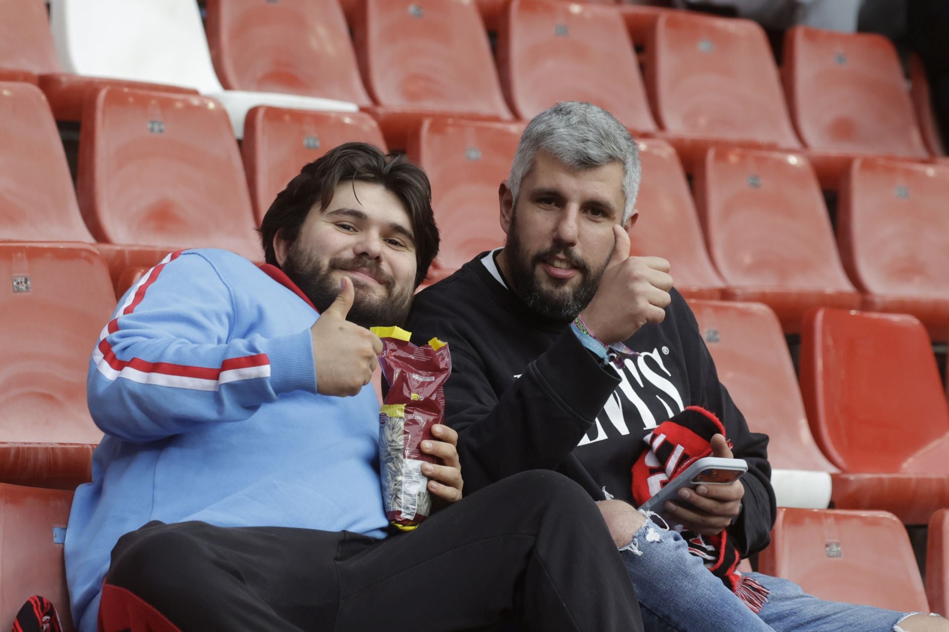 Fotos | ¿Estuviste en El Molinón en el Sporting de Gijón - Eibar? ¡Búscate!