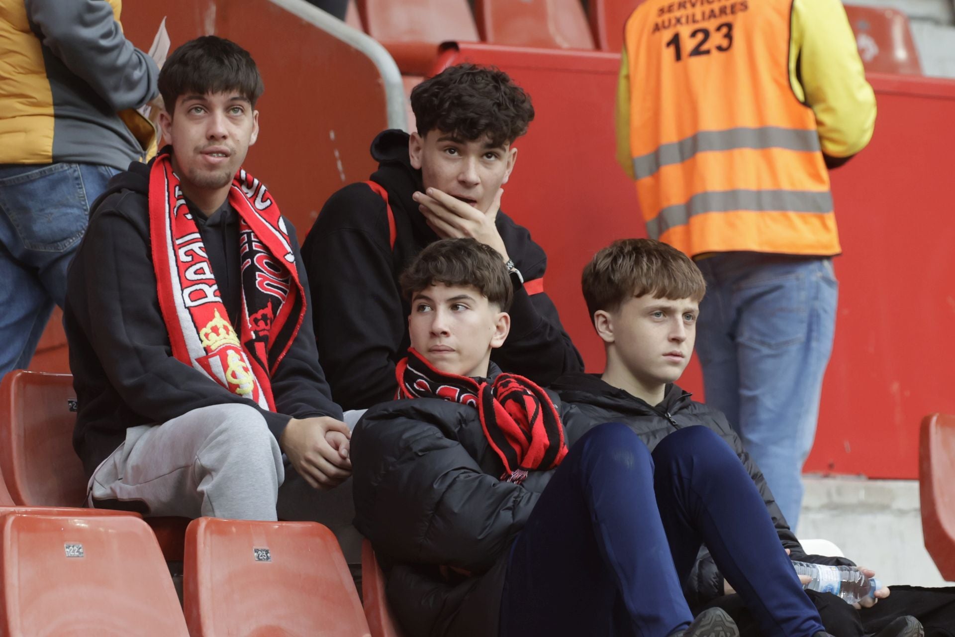 Fotos | ¿Estuviste en El Molinón en el Sporting de Gijón - Eibar? ¡Búscate!