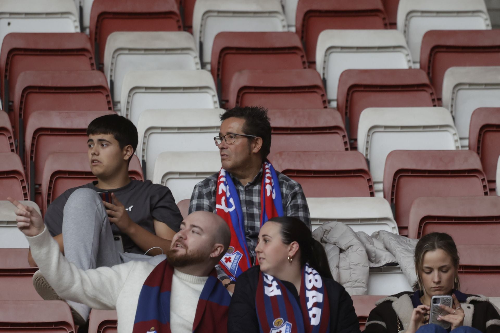Fotos | ¿Estuviste en El Molinón en el Sporting de Gijón - Eibar? ¡Búscate!