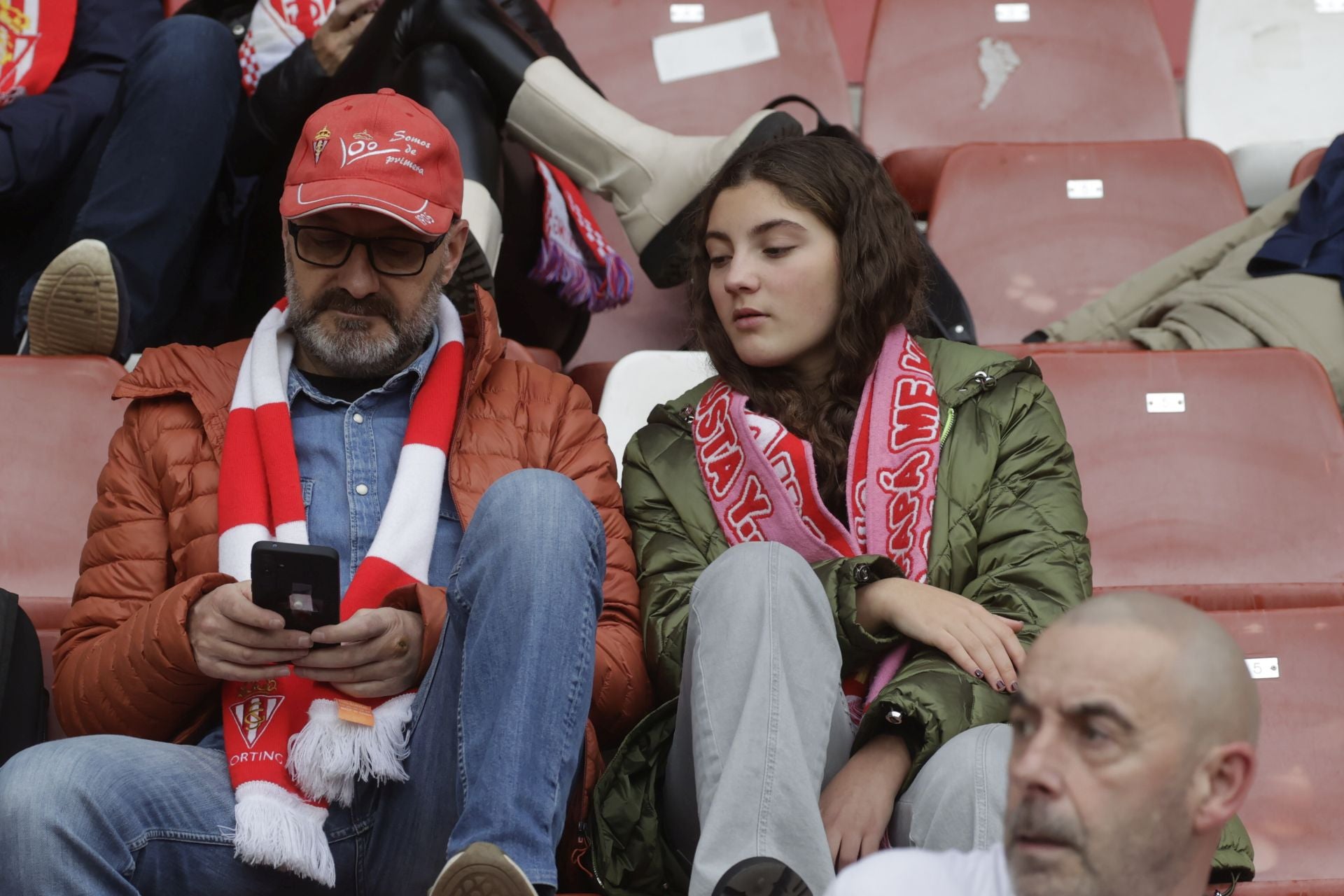 Fotos | ¿Estuviste en El Molinón en el Sporting de Gijón - Eibar? ¡Búscate!