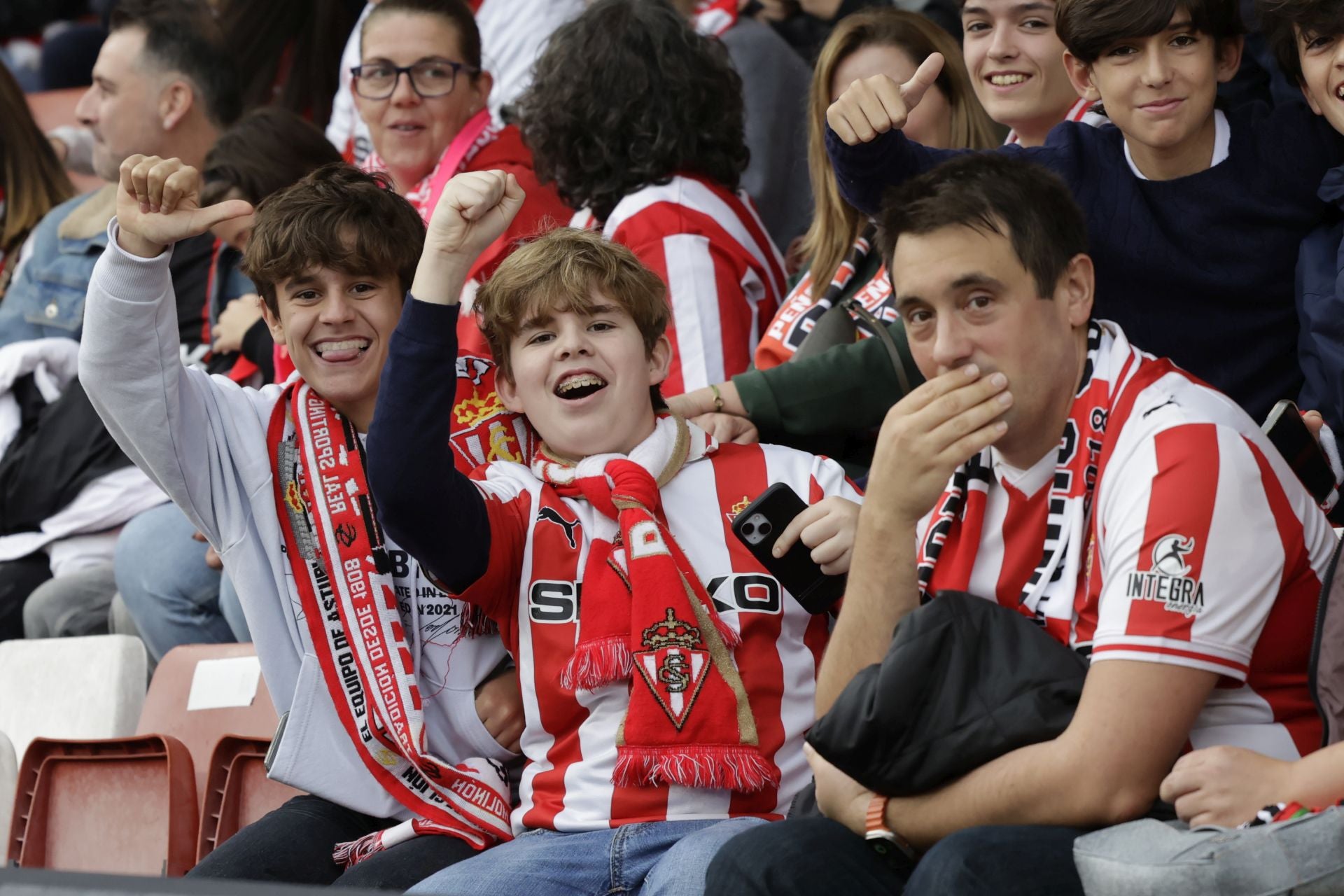 Fotos | ¿Estuviste en El Molinón en el Sporting de Gijón - Eibar? ¡Búscate!