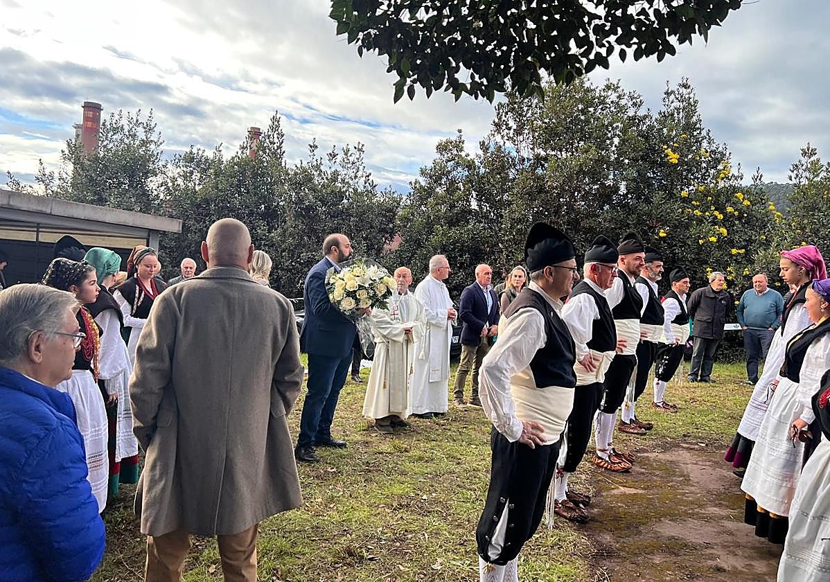Ofrenda del ramo por las fiestas de San Martín, este domingo, en Serín.