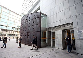 Entrada a la Audiencia Provincial.