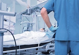 Un paciente crítico, en un hospital.