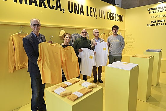 Concejales de Deporte y Ciudad Saludable, con el gerente del área sanitaria, el Jefe de Neumología del HUSA y Vidal Sabater.