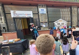 Inauguración del nuevo proyecto para la biblioteca escolar en el Rioturbio, Mieres.