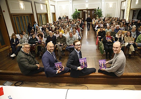 Álvaro Muñiz, Jesús Martínez Salvador, Rafael Suárez-Muñiz y Pablo León, en el salón de actos del Club de Regatas.