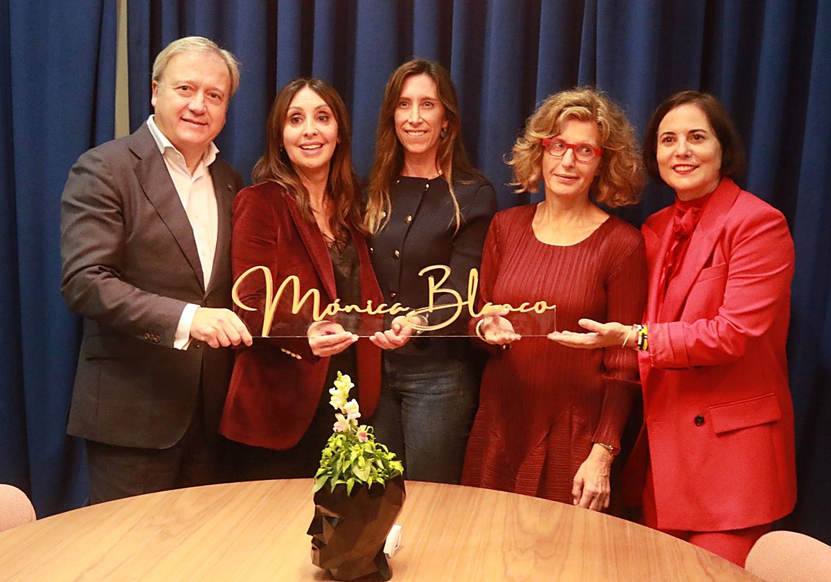 Álvaro Alonso, Mónica Blanco, Ángela Pumariega, Teresa Sapey y Soledat Berbegal.