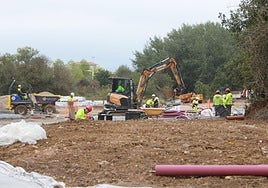 Obras en la parcela adquirida por la Universidad Europea para implantarse en Gijón.