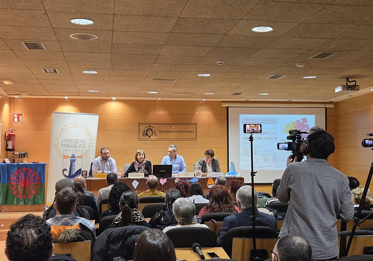 La alcaldesa Mariví Monteserín ha inaugurado esta mañana la II Jornada Alianzas frente a la segregación escolar.