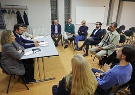 El presidente del Partido Popular de Asturias, Álvaro Queipo, se reunió con los representantes de las agrupaciones locales de Avilés, Corvera, Castrillón, Illas, Gozón y Carreño.