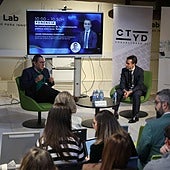 Manuel Ferreira presenta a Javier Fernández Rodríguez.