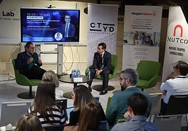 Manuel Ferreira presenta a Javier Fernández Rodríguez.