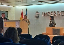 Ana Suárez Guerra espera para recoger el reconocimiento.