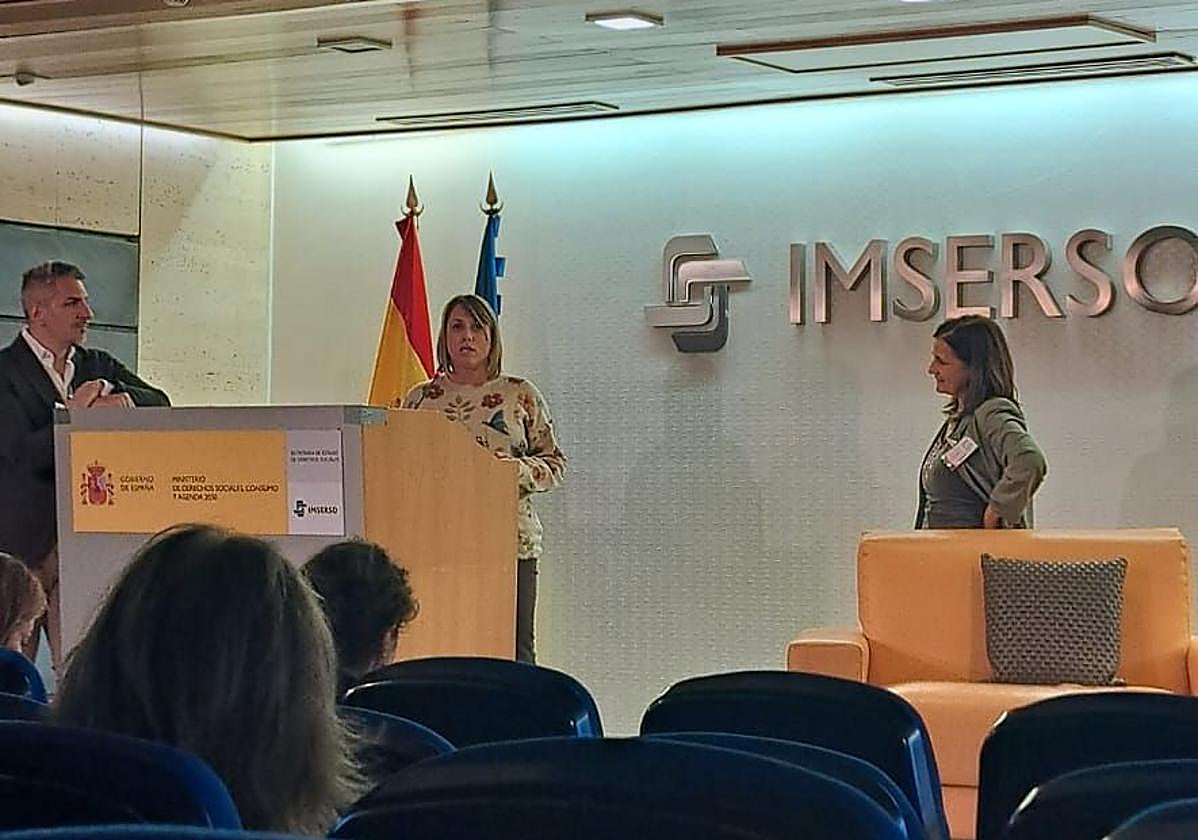 Ana Suárez Guerra espera para recoger el reconocimiento.