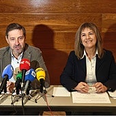 La edil socialista Marisa Ponga, en una presentación junto a Carlos Fernández Llaneza.
