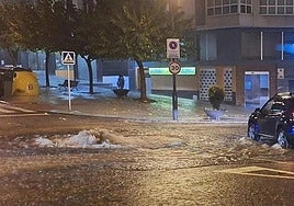 Una imagen del alcance de la tormenta del domingo en el centro de Avilés.