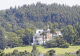 La finca Bauer de Somió, en Gijón, presidida por el edificio de Villa Concepción.