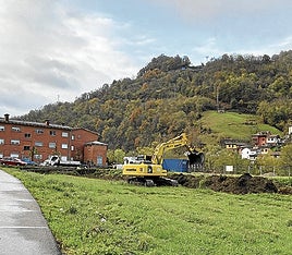Comienzo de la construcción de los pisos en Pola de Laviana.