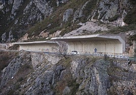 Las dos viseras antialudes actuales, ubicadas en la zona alta de ascenso al puerto de San Isidro