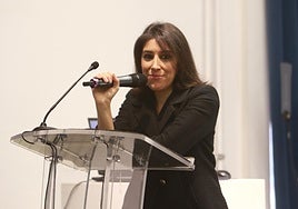 Ana Bernal, en un momento de la conferencia sobre los bulos machistas que ofreció en la Universidad Laboral.