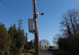 Una de las cámaras de vigilancia instaladas en varias parroquias de la zona rural.