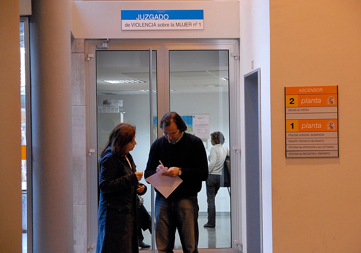Imagen de la entrada al Juzgado de Violencia sobre la Mujer de Oviedo.