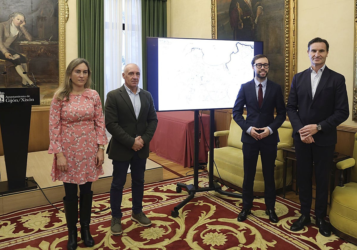 Cristina Villanueva, Abel Junquera, Rafael Suárez-Muñiz y Jorge González-Palacios, en la presentación de los documentos donados.