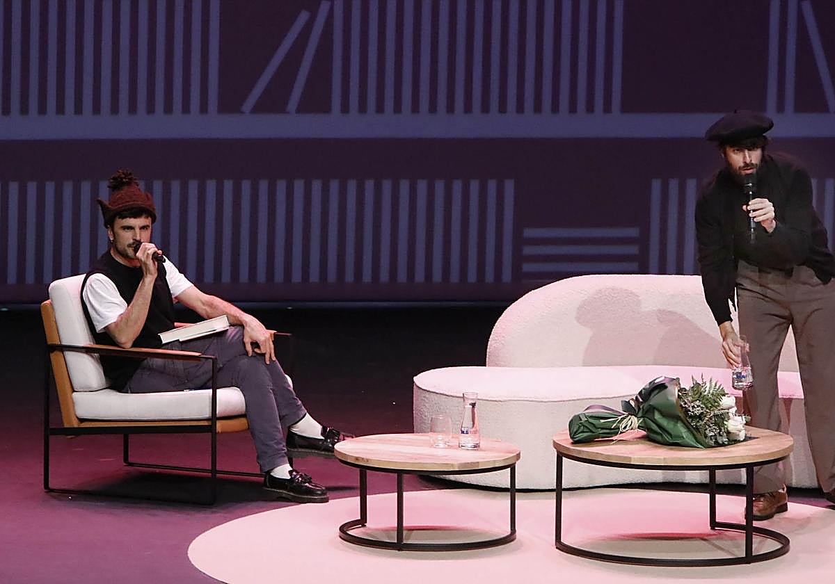 Rodrigo Cuevas y David Uclés protagonizaron el Ciclo de la Palabra en el Centro Niemeyer