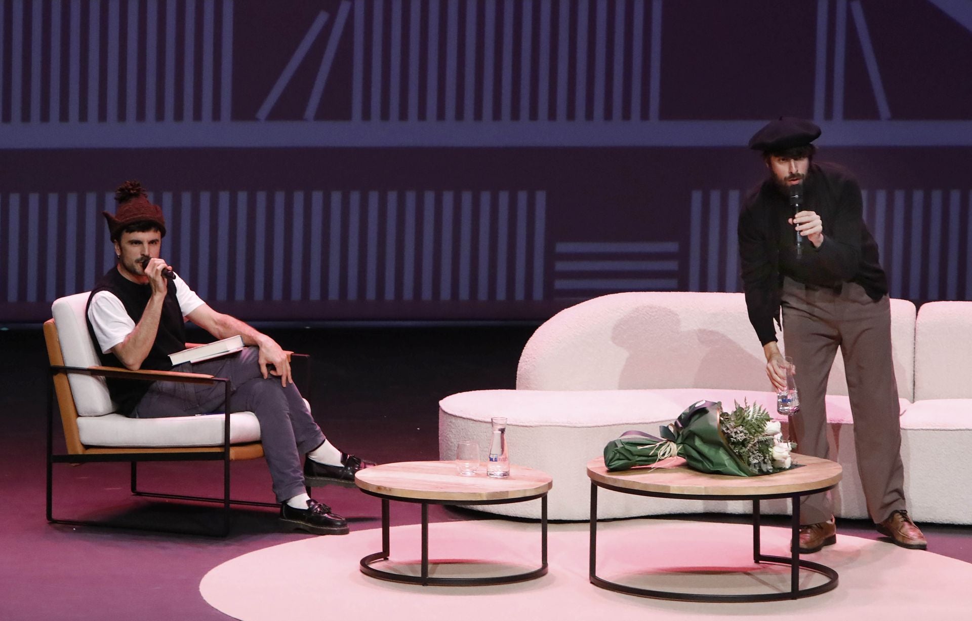 Rodrigo Cuevas y David Uclés protagonizaron el Ciclo de la Palabra en el Centro Niemeyer