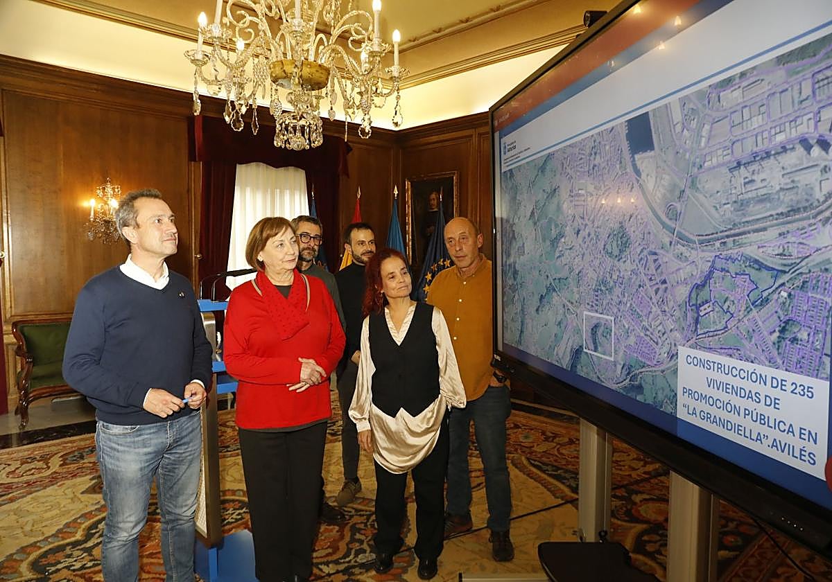 Presentación del proyecto inmobiliario en el salón de recepciones del Ayuntamiento de Avilés