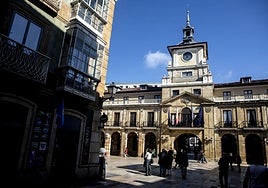 Fachada del Ayuntamiento de Oviedo.