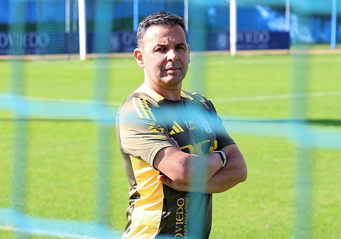 Javier Calleja, durante su etapa como entrenador del Real Oviedo.